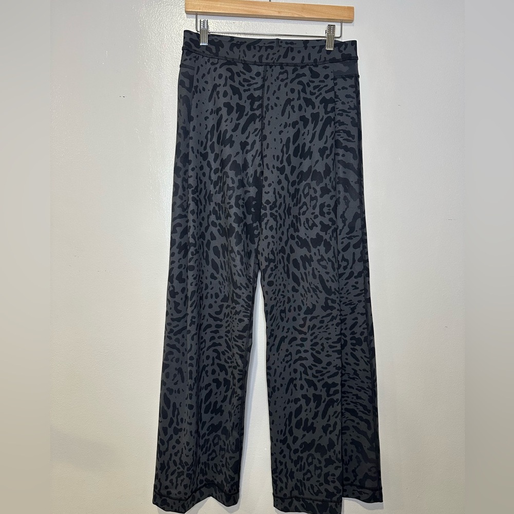 Lululemon Athletica Grey Cheetah Patterned Pants